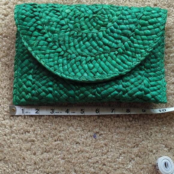 Green Woven Clutch - Picture 5 of 6